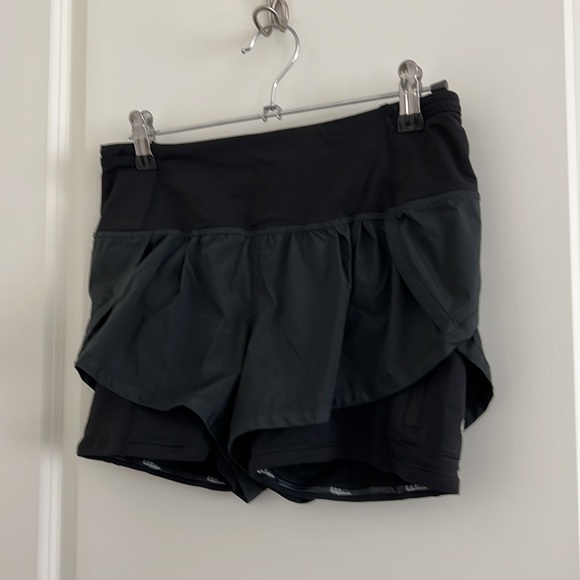 Lululemon Athletic Short with Built-In Spandex - Black (4) - Picture 2 of 4